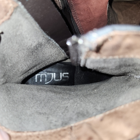 MJUS Colorblock Leather Heeled Boots Size 40 - Picture 6 of 9